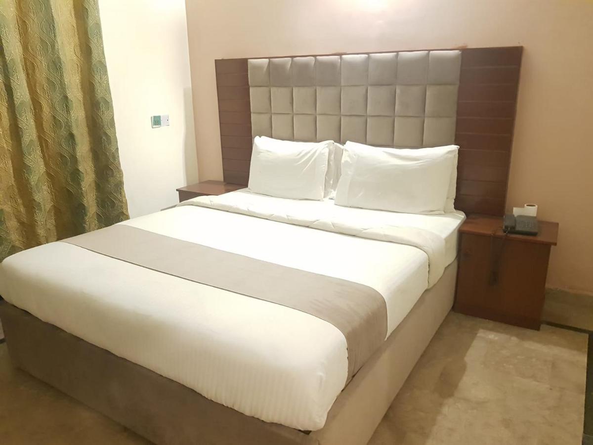 Hotel Sherition 1 Lahore Exterior foto